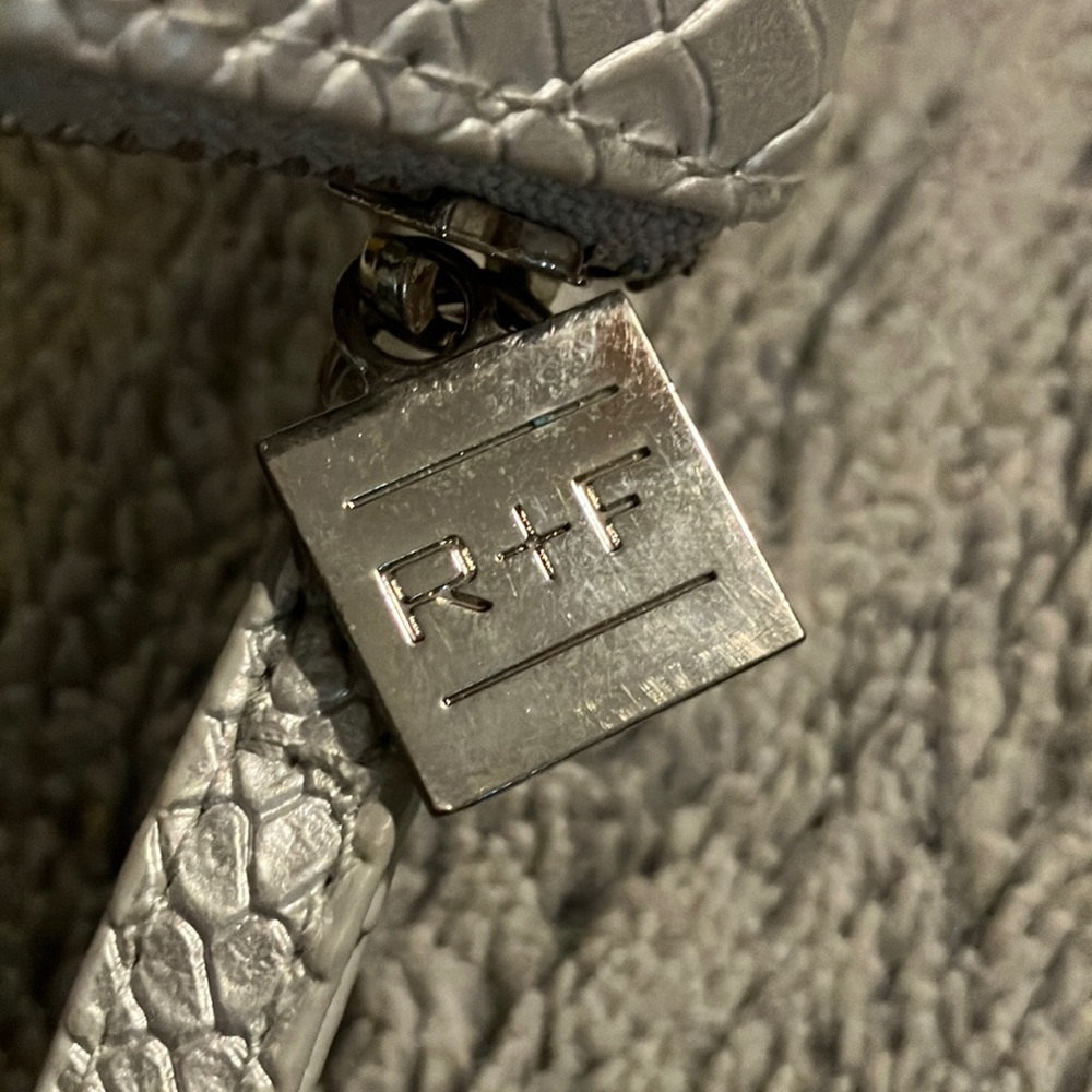 Rodan + Fields Silver‎ Cosmetic Bag - Picture 3 of 4